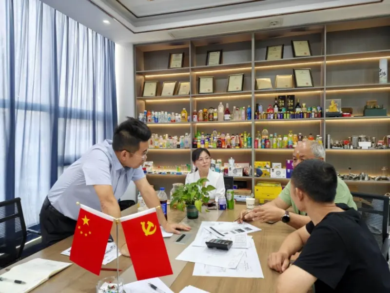Un producteur de boissons basé au Népal visite Intop Machinery - Les pourparlers sur la chaîne de production de boissons gazeuses vont en profondeur